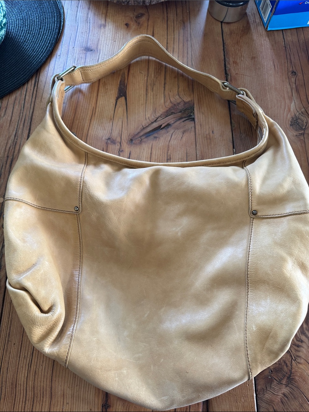 Leather Hobo Shoulder Bag in Tan Banana Republic